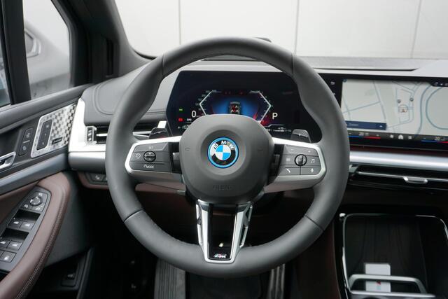 BMW 2-SERIE Active Tourer 230e xDrive Aut. Panoramadak / Harman Kardon / Innovation Pack / 19" LMV / Driving Assistant Professional