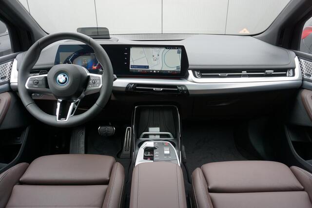 BMW 2-SERIE Active Tourer 230e xDrive Aut. Panoramadak / Harman Kardon / Innovation Pack / 19" LMV / Driving Assistant Professional