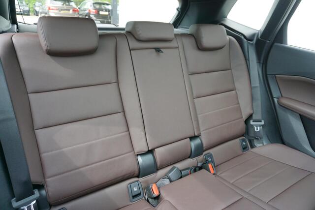 BMW 2-SERIE Active Tourer 230e xDrive Aut. Panoramadak / Harman Kardon / Innovation Pack / 19" LMV / Driving Assistant Professional