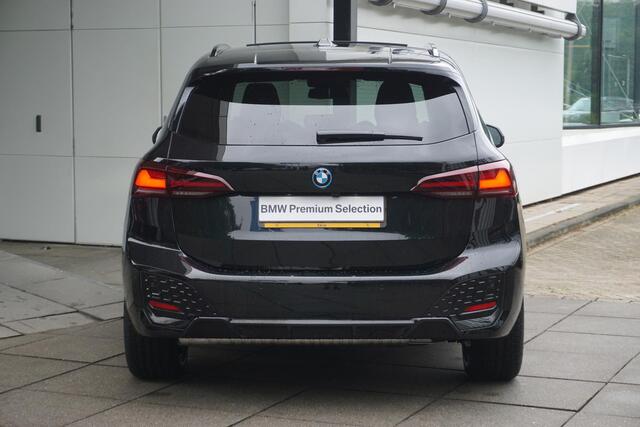 BMW 2-SERIE Active Tourer 225e xDrive Aut. M Sportpakket / 18" LMV / Panoramadak / Harman Kardon / Driving Assistant Plus / Trekhaak