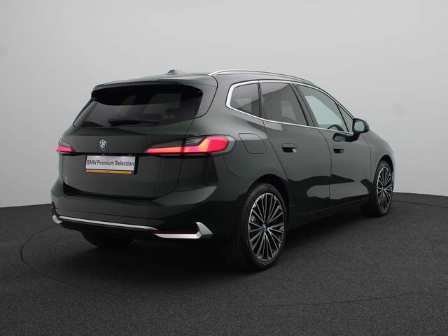 BMW 2-SERIE Active Tourer 225e xDrive Luxury Line / Panoramadak / Sportstoelen / Adaptieve LED / Comfort Access / 19''