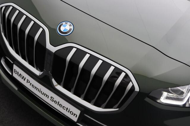 BMW 2-SERIE Active Tourer 225e xDrive Luxury Line / Panoramadak / Sportstoelen / Adaptieve LED / Comfort Access / 19''