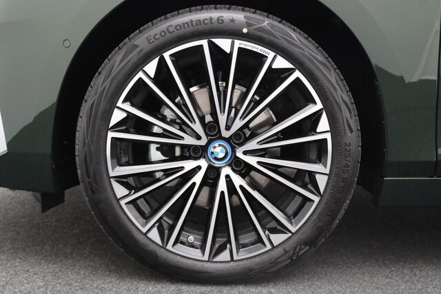 BMW 2-SERIE Active Tourer 225e xDrive Luxury Line / Panoramadak / Sportstoelen / Adaptieve LED / Comfort Access / 19''