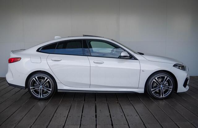 BMW 2-SERIE Gran Coupé 218i | Schuif- kanteldak | HIFI | Stuurwielverwarming