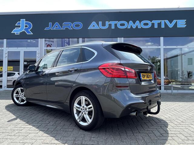BMW 2-SERIE Active Tourer 220i High Executive | M-Sport | HUD | Automaat | trekhaak afneembaar 1.500 kg | incl. dealerbeurt