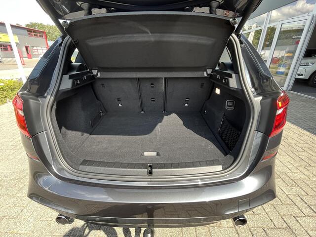 BMW 2-SERIE Active Tourer 220i High Executive | M-Sport | HUD | Automaat | trekhaak afneembaar 1.500 kg | incl. dealerbeurt