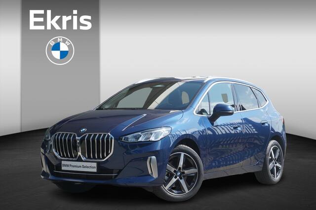BMW 2-SERIE Active Tourer 220i / Glazen Panoramadak / Driving Assistant / Active Cruise Control / Sportstoelen voor /Trekhaak / 18 inch LMV