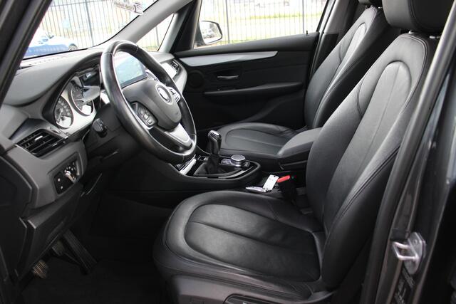 BMW 2-SERIE Active Tourer 216i Centennial High Executive | Leder | HUD | Dealeronderhouden