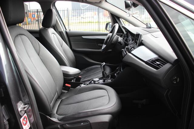 BMW 2-SERIE Active Tourer 216i Centennial High Executive | Leder | HUD | Dealeronderhouden