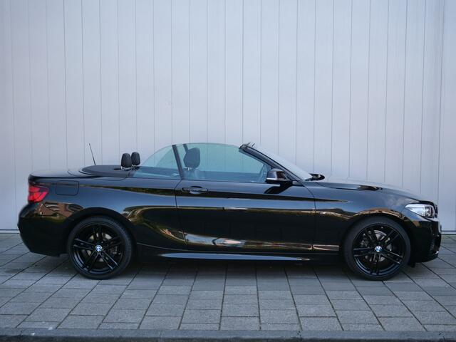 BMW 2-SERIE Cabrio 218i High Executive Edition 136 Pk Automaat Navi / DAB / M-pakket / 19 Inch / PDC