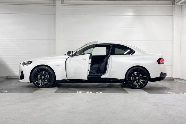 BMW 2-SERIE Coupé 218i | M-Sport | Live Cockpit Plus | Parking Assistant