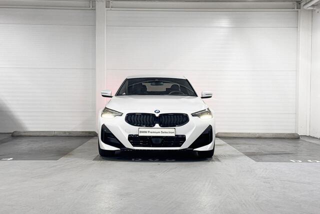 BMW 2-SERIE Coupé 218i | M-Sport | Live Cockpit Plus | Parking Assistant