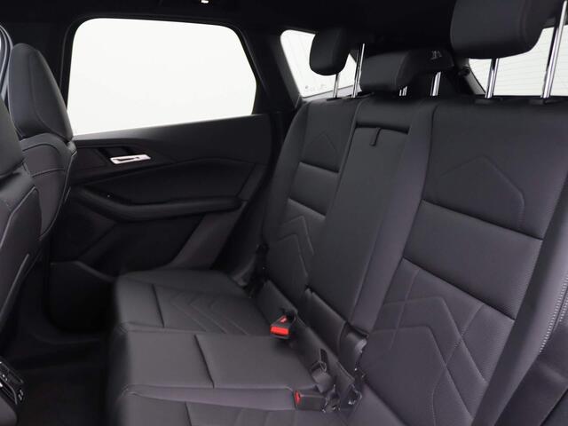 BMW 2-SERIE Active Tourer 225e xDrive M Sportpakket Travel Pack / Panoramadak / Trekhaak / Verwarmde Voorstoelen / Achteruitrijcamera / 18'' | Showroom Sale