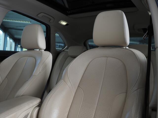 BMW 2-SERIE Active Tourer 218i Centennial High Executive | LED | Elektrisch Glazen Panorama-Dak | Carkit | Cruise Control | Parkeersensoren Achter | Keyless Start | Voorstoelen Verwarmt | Airco (Automatisch) |