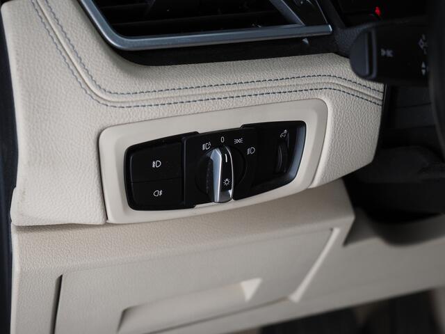 BMW 2-SERIE Active Tourer 218i Centennial High Executive | LED | Elektrisch Glazen Panorama-Dak | Carkit | Cruise Control | Parkeersensoren Achter | Keyless Start | Voorstoelen Verwarmt | Airco (Automatisch) |