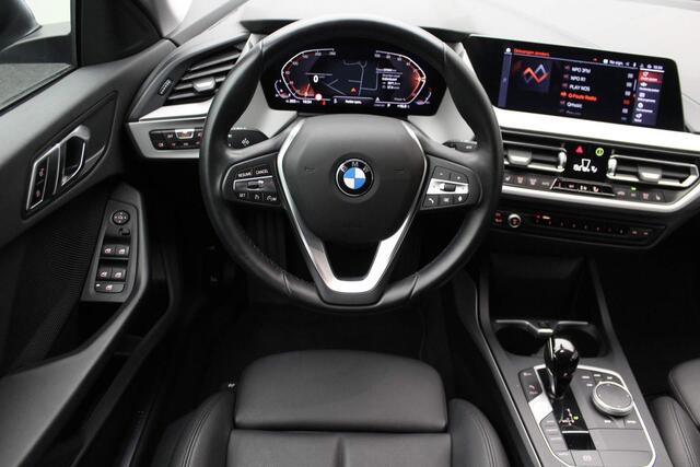 BMW 2-SERIE Gran Coupé 218i High Executive 2023 | Navigatie | Carplay | Stoelverwarming | Boekjes | 2 Sleutels | Cruise Control | Airco | Parkeersensoren | Digitaal Dashboard | Automaat