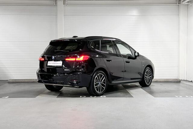 BMW 2-SERIE Active Tourer 225e xDrive M-Sport | Premium Pack | Travel Pack | Harman/Kardon | Schuif-/Kanteldak
