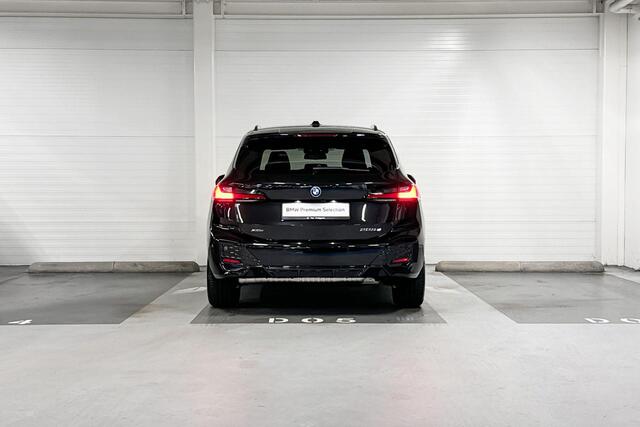 BMW 2-SERIE Active Tourer 225e xDrive M-Sport | Premium Pack | Travel Pack | Harman/Kardon | Schuif-/Kanteldak