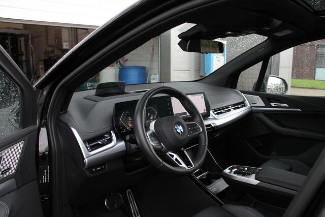 BMW 2-SERIE Active Tourer 223i High Executive M Sport Automaat / Panoramadak / Sportstoelen / Adaptief M Onderstel / Adaptieve LED / Head-Up / Parking Assistant Plus / Memory Seats