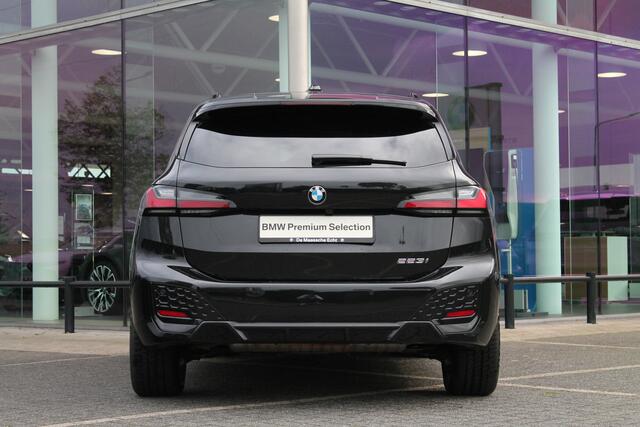 BMW 2-SERIE Active Tourer 223i High Executive M Sport Automaat / Panoramadak / Sportstoelen / Adaptief M Onderstel / Adaptieve LED / Head-Up / Parking Assistant Plus / Memory Seats