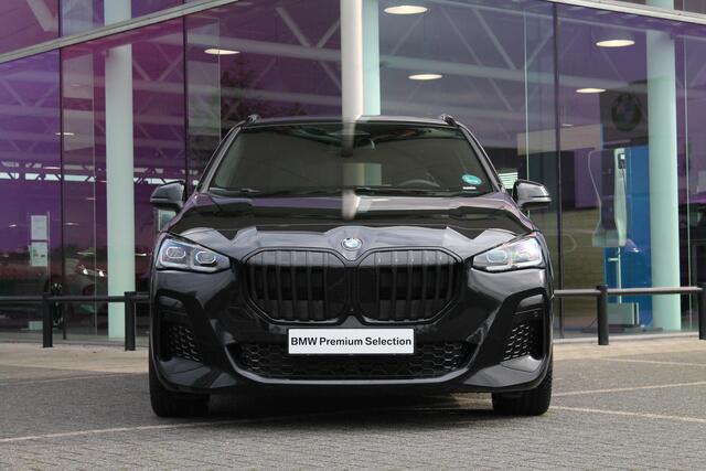 BMW 2-SERIE Active Tourer 223i High Executive M Sport Automaat / Panoramadak / Sportstoelen / Adaptief M Onderstel / Adaptieve LED / Head-Up / Parking Assistant Plus / Memory Seats