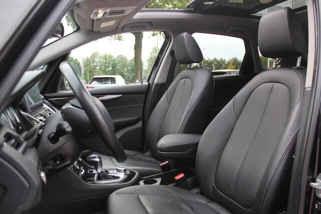 BMW 2-SERIE Active Tourer 225xe iPerformance High Exe. / Panoramadak / Camera / Head-up / Leder / Keyless / Navigatie / DAB / Stuurverwarming / Cruise Control