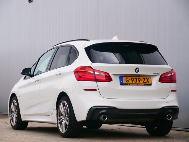 BMW 2-SERIE Active Tourer 220i 192pk Executive Edition M-pakket Automaat Headup display / 18 Inch / M-Pakket / Trekhaak
