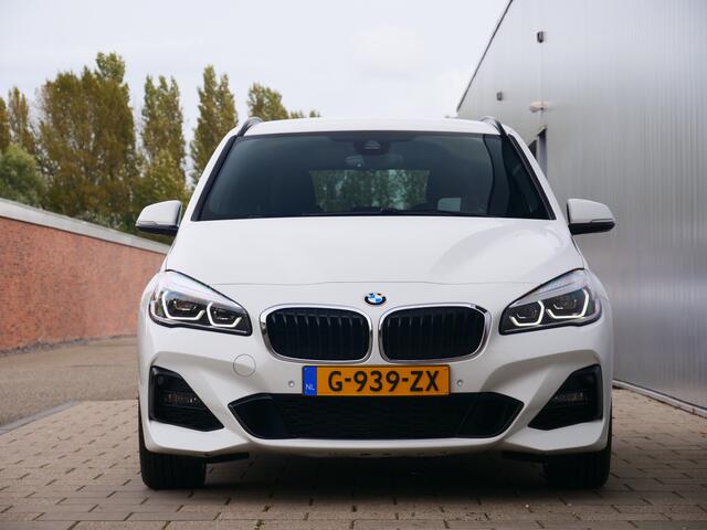 BMW 2-SERIE Active Tourer 220i 192pk Executive Edition M-pakket Automaat Headup display / 18 Inch / M-Pakket / Trekhaak
