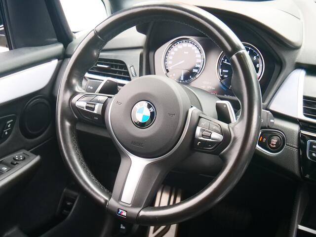 BMW 2-SERIE Active Tourer 220i 192pk Executive Edition M-pakket Automaat Headup display / 18 Inch / M-Pakket / Trekhaak