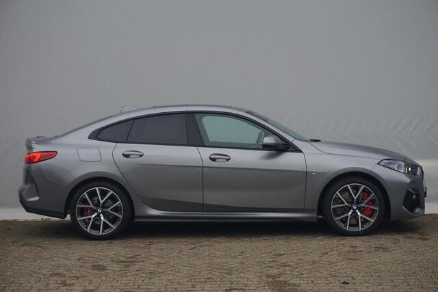 BMW 2-SERIE Gran Coupé 218i High Executive M Sport Pro / Hifi / Comfort Pack / Trekhaak / Panorama Dak / Stoel- en Stuurverwarming