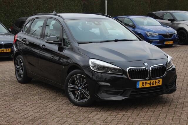 BMW 2-SERIE Active Tourer 225xe iPerformance High Executive / Camera / Leder / Head-up / Navigatie / Sportstoelen / 17'' / Stoelverwarming / Cruise Control