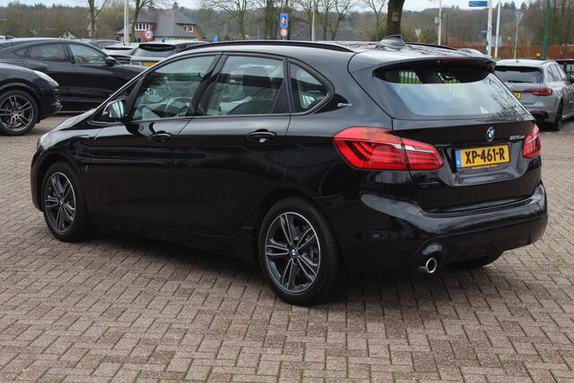 BMW 2-SERIE Active Tourer 225xe iPerformance High Executive / Camera / Leder / Head-up / Navigatie / Sportstoelen / 17'' / Stoelverwarming / Cruise Control