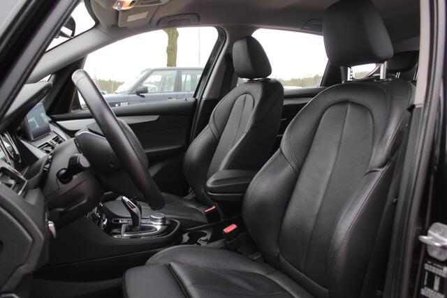 BMW 2-SERIE Active Tourer 225xe iPerformance High Executive / Camera / Leder / Head-up / Navigatie / Sportstoelen / 17'' / Stoelverwarming / Cruise Control