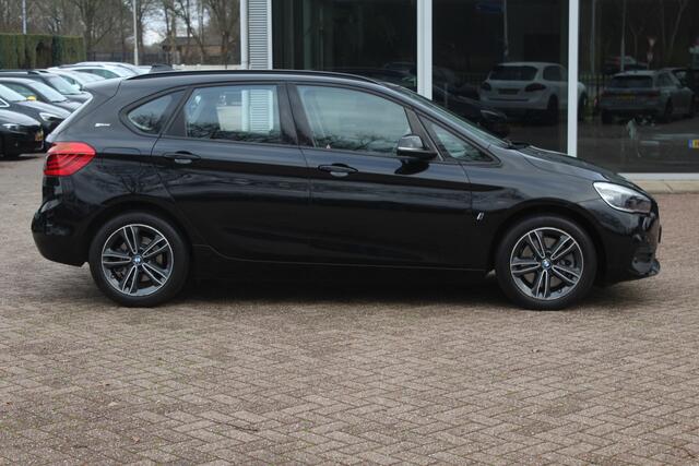 BMW 2-SERIE Active Tourer 225xe iPerformance High Executive / Camera / Leder / Head-up / Navigatie / Sportstoelen / 17'' / Stoelverwarming / Cruise Control