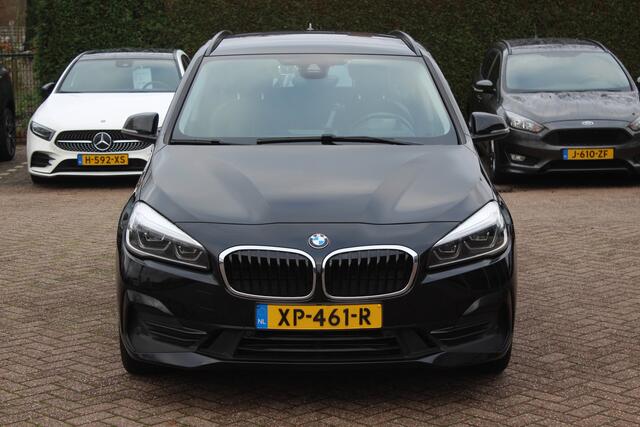 BMW 2-SERIE Active Tourer 225xe iPerformance High Executive / Camera / Leder / Head-up / Navigatie / Sportstoelen / 17'' / Stoelverwarming / Cruise Control