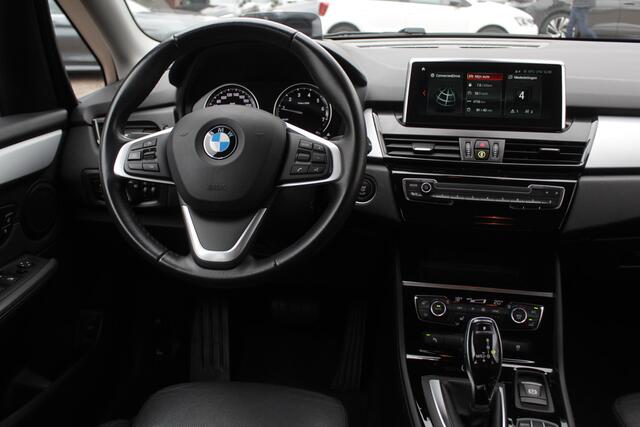 BMW 2-SERIE Active Tourer 225xe iPerformance High Executive / Camera / Leder / Head-up / Navigatie / Sportstoelen / 17'' / Stoelverwarming / Cruise Control