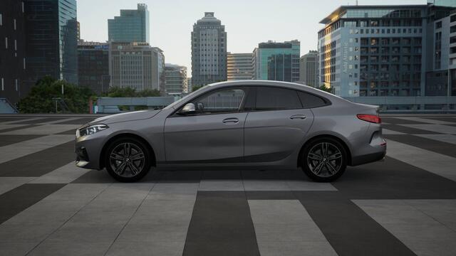 BMW 2-SERIE Gran Coupé 218i Sport Line Automaat / Trekhaak / Sportstoelen / Parking Assistant / Live Cockpit Professional / Stoelverwarming