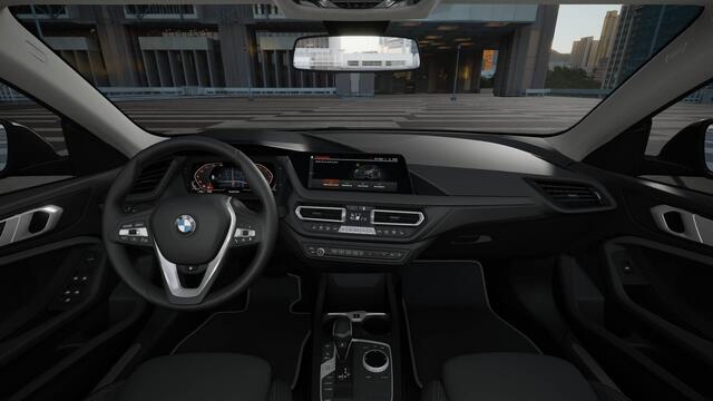 BMW 2-SERIE Gran Coupé 218i Sport Line Automaat / Trekhaak / Sportstoelen / Parking Assistant / Live Cockpit Professional / Stoelverwarming