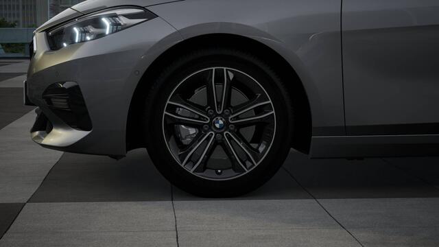 BMW 2-SERIE Gran Coupé 218i Sport Line Automaat / Trekhaak / Sportstoelen / Parking Assistant / Live Cockpit Professional / Stoelverwarming