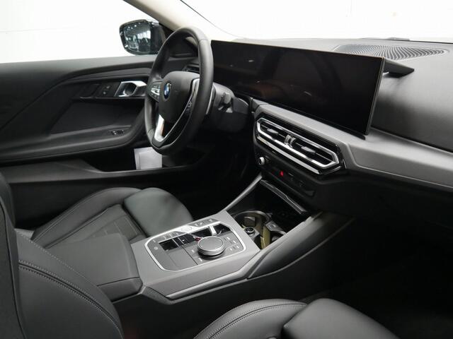 BMW 2-SERIE Coupé 218i Coupe | 18" | Camera | Stoelverwarming | Wide Screen Display