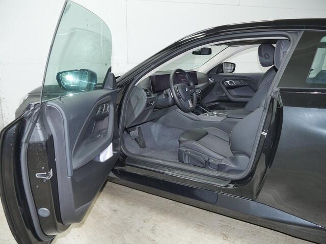 BMW 2-SERIE Coupé 218i Coupe | 18" | Camera | Stoelverwarming | Wide Screen Display