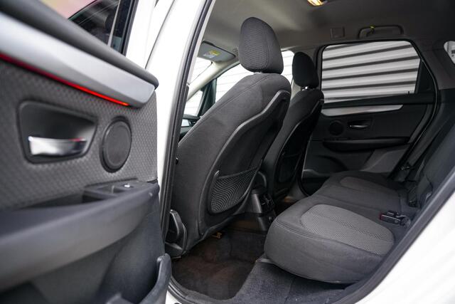BMW 2-SERIE Active Tourer 218i Cruise Navigatie Stoelverw. PDC LED