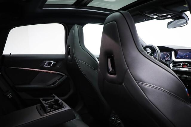 BMW 2-SERIE Gran Coupé M235i xDrive High Executive Edition | PANORAMADAK | HARMAN KARDON | LEDER