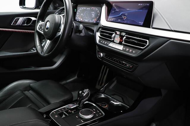 BMW 2-SERIE Gran Coupé M235i xDrive High Executive Edition | PANORAMADAK | HARMAN KARDON | LEDER