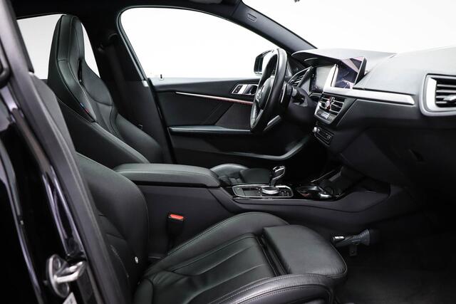BMW 2-SERIE Gran Coupé M235i xDrive High Executive Edition | PANORAMADAK | HARMAN KARDON | LEDER