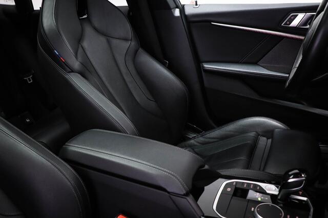 BMW 2-SERIE Gran Coupé M235i xDrive High Executive Edition | PANORAMADAK | HARMAN KARDON | LEDER
