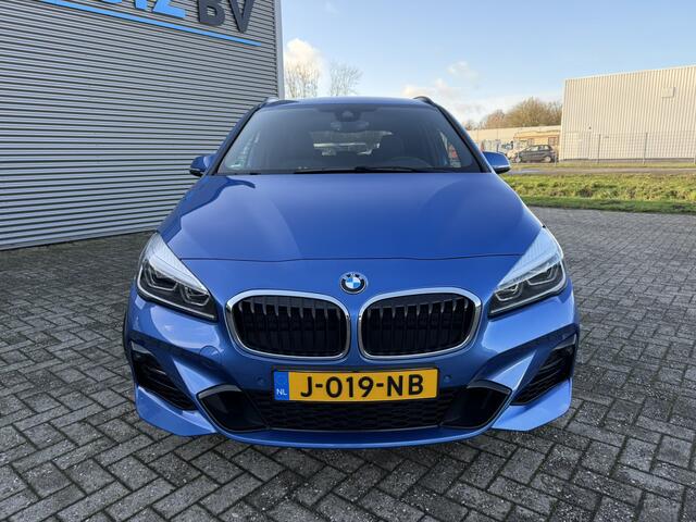BMW 2-SERIE Active Tourer 220i High Executive M Sport Trekhaak Achteruitrijcamera Stoelverwarming LED