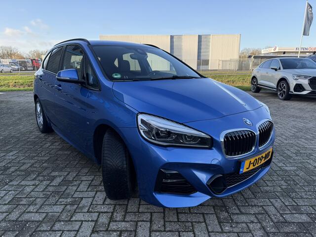 BMW 2-SERIE Active Tourer 220i High Executive M Sport Trekhaak Achteruitrijcamera Stoelverwarming LED
