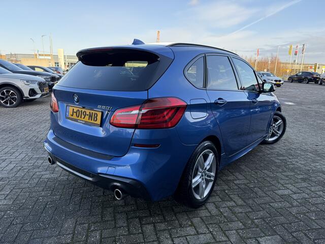 BMW 2-SERIE Active Tourer 220i High Executive M Sport Trekhaak Achteruitrijcamera Stoelverwarming LED