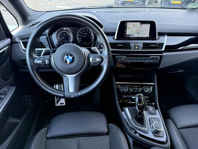 BMW 2-SERIE Active Tourer 220i High Executive M Sport Trekhaak Achteruitrijcamera Stoelverwarming LED